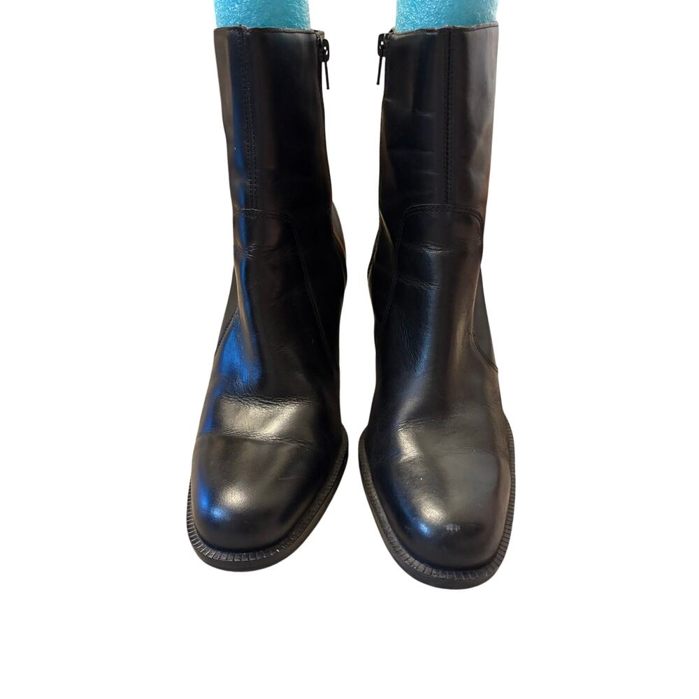 Hillard and Hanson Leather Booties, size 9